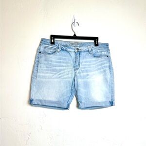 ⭐️ Arizona Jeans Light Wash Jean Shorts